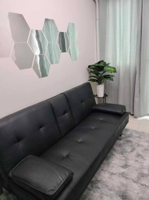 Eugennie's Place - Coast Apartment *